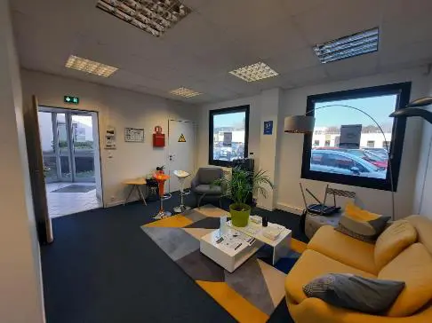LOCATION BUREAUX de 143 m²