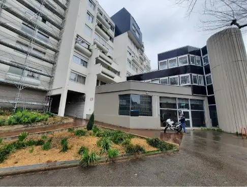 LOCATION COMMERCE de 215 m²