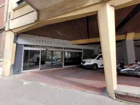 LOCATION COMMERCE de 194 m²