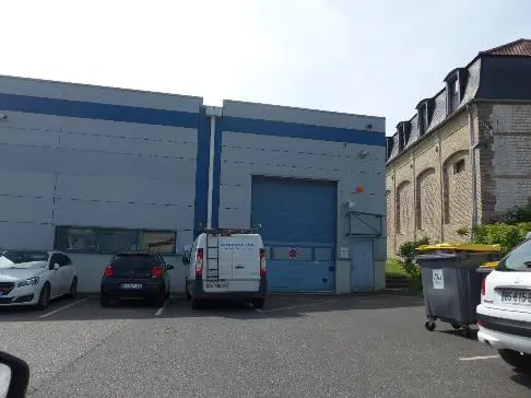 LOCATION LOCAL D'ACTIVITES de 415 m²