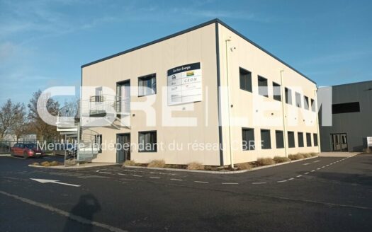 L BUREAUX de 102 m²