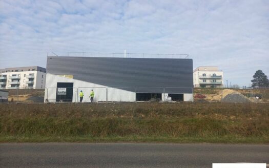 L LOCAL D'ACTIVITES de 400 m²