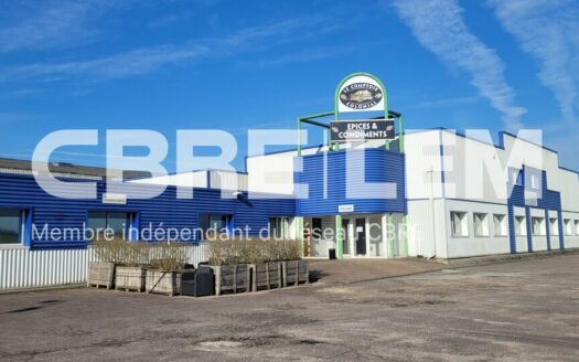 L LOCAL D'ACTIVITES de 3300 m²