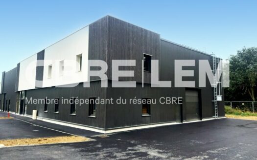 V LOCAL D'ACTIVITES de 616 m²