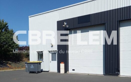 L LOCAL D'ACTIVITES de 113 m²