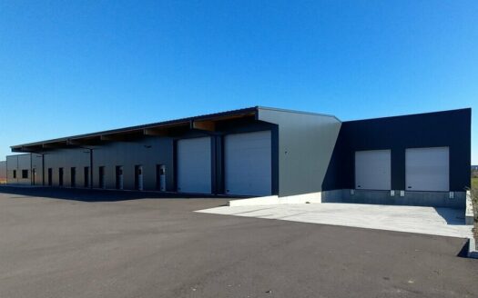 L LOCAL D'ACTIVITES de 779 m²