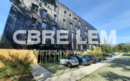 L BUREAUX de 739.54 m²