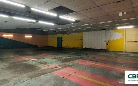 L LOCAL D'ACTIVITES de 470 m²