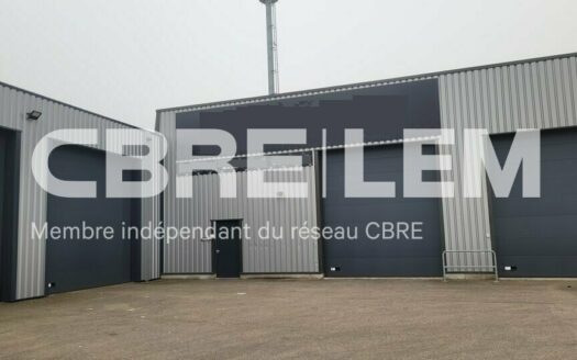 L LOCAL D'ACTIVITES de 220 m²