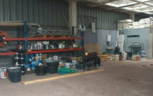 L LOCAL D'ACTIVITES de 190 m²