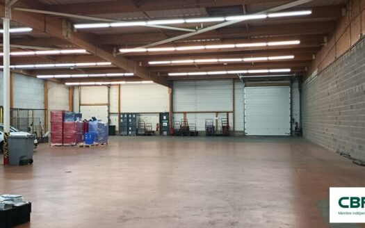 L LOCAL D'ACTIVITES de 1100 m²