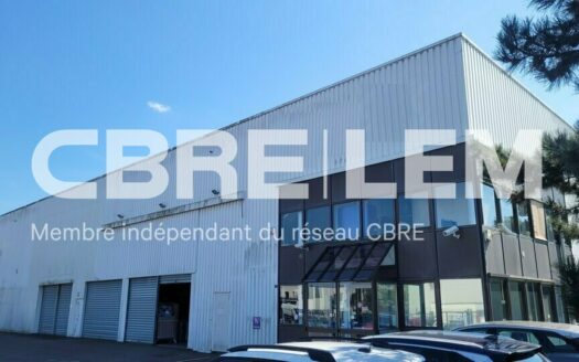 L LOCAL D'ACTIVITES de 945 m²