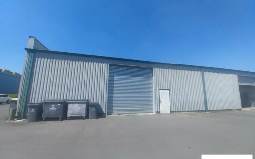 L LOCAL D'ACTIVITES de 219 m²