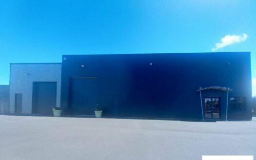 L LOCAL D'ACTIVITES de 621 m²