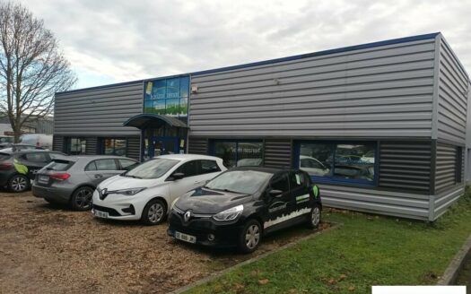 L LOCAL D'ACTIVITES de 400 m²