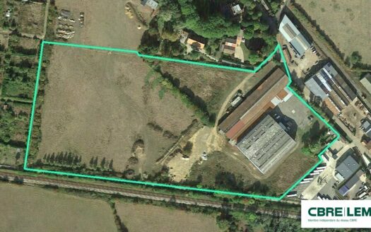 V LOCAL D'ACTIVITES de 7015 m²