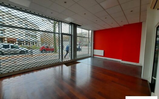 L LOCAL COMMERCIAL de 60 m²