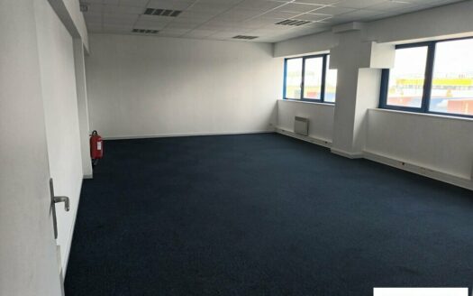 L BUREAUX de 868 m²