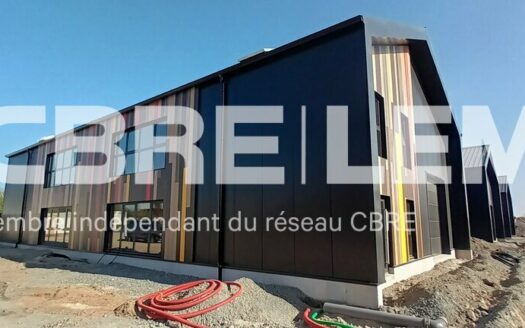 L LOCAL D'ACTIVITES de 890 m²
