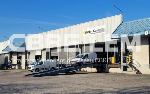 L LOCAL D'ACTIVITES de 2000 m²