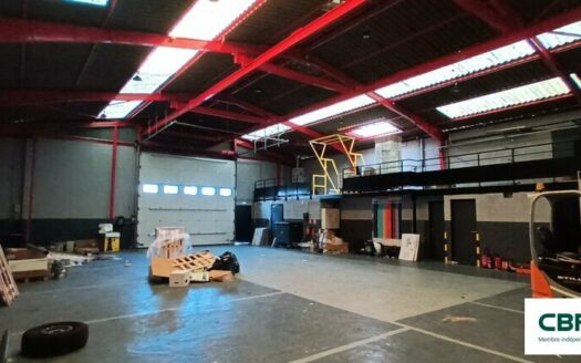 L LOCAL D'ACTIVITES de 430 m²