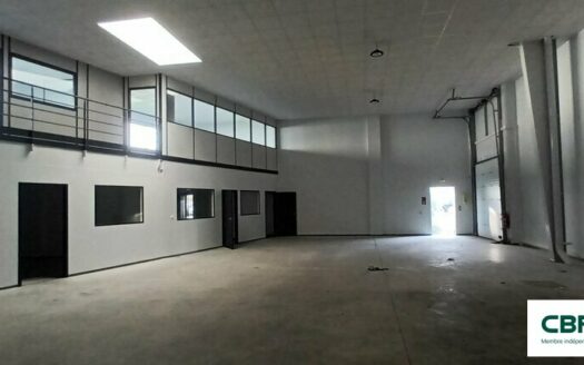 L LOCAL D'ACTIVITES de 405 m²