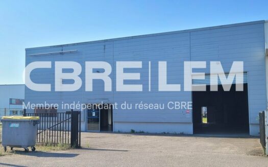 L LOCAL D'ACTIVITES de 408 m²
