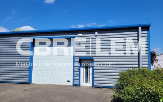 L LOCAL D'ACTIVITES de 165 m²