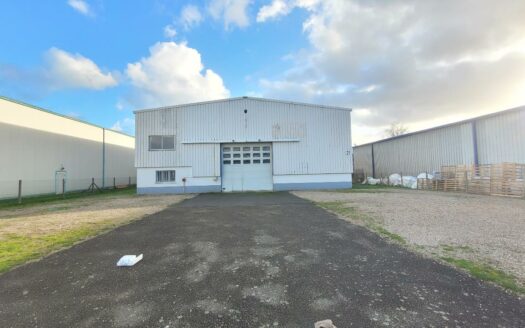 L LOCAL D'ACTIVITES de 860 m²