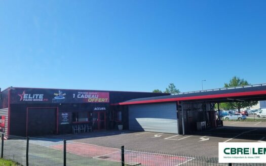 V LOCAL COMMERCIAL de 450 m²