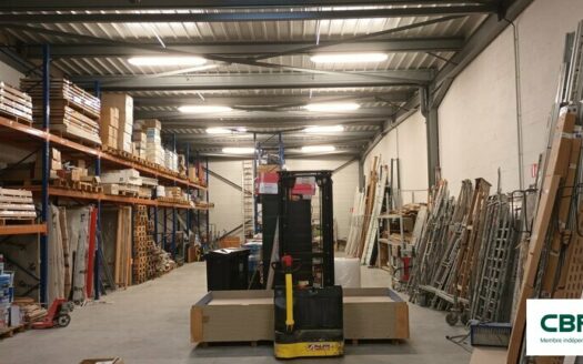 L LOCAL D'ACTIVITES de 437 m²