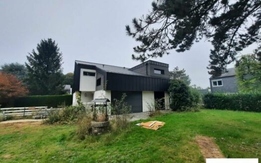 L BUREAUX de 154.89 m²
