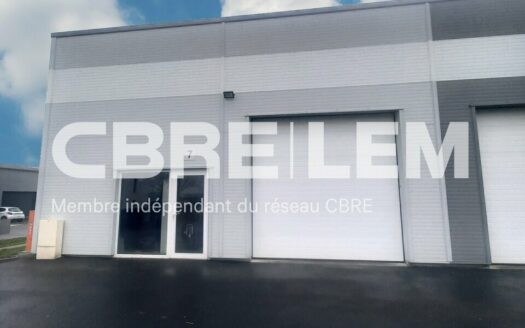 L LOCAL D'ACTIVITES de 143 m²