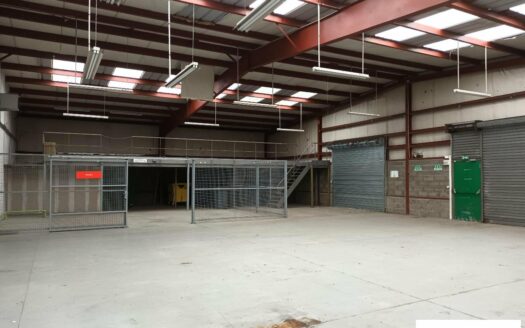 V LOCAL D'ACTIVITES de 1292 m²