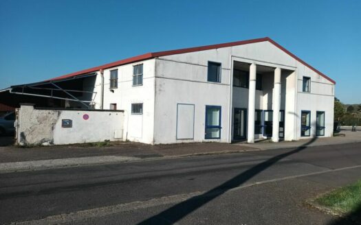V LOCAL D'ACTIVITES de 1200 m²