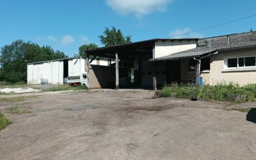 V LOCAL D'ACTIVITES de 892 m²