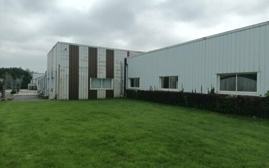 L LOCAL D'ACTIVITES de 2160 m²