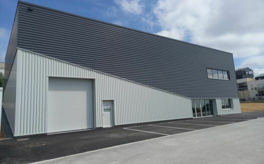 L LOCAL D'ACTIVITES de 400 m²