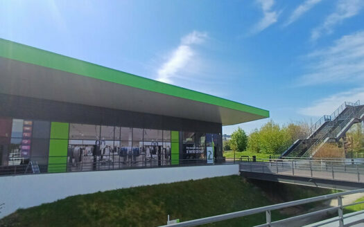 L LOCAL COMMERCIAL de 506.7 m²