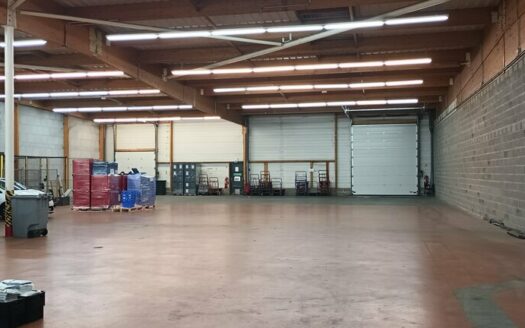 L LOCAL D'ACTIVITES de 1100 m²