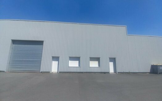 L LOCAL D'ACTIVITES de 219 m²