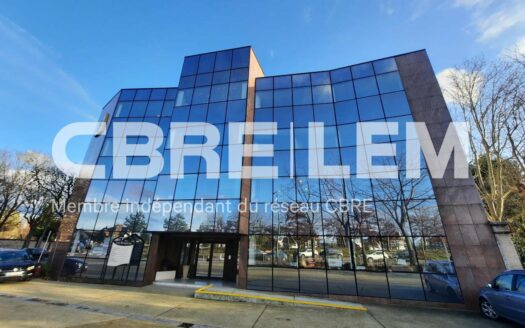 L BUREAUX de 79 m²