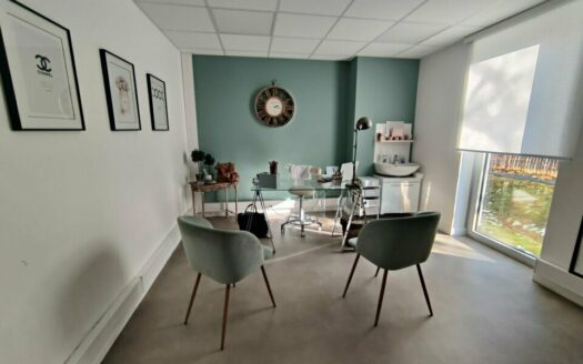 V BUREAUX de 166.81 m²