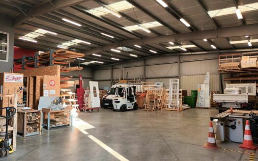 L LOCAL D'ACTIVITES de 731 m²