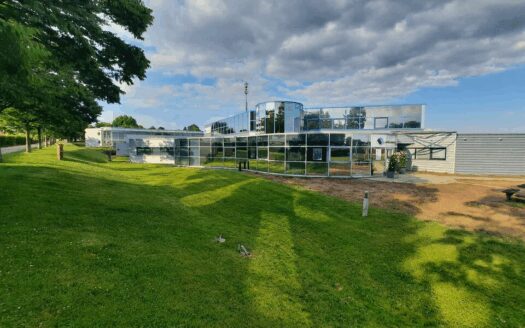 L BUREAUX de 1086 m²