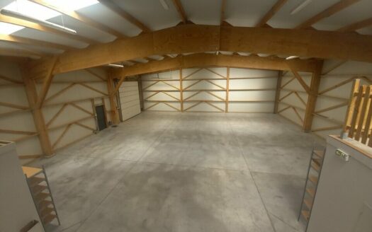 L LOCAL D'ACTIVITES de 621 m²