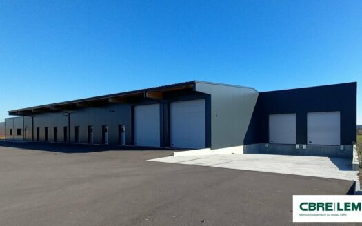 L LOCAL D'ACTIVITES de 779 m²