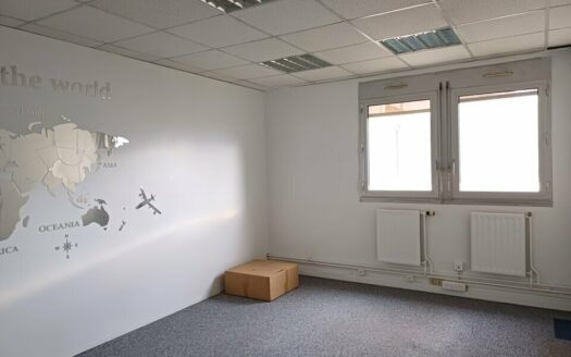 L BUREAUX de 222.8 m²