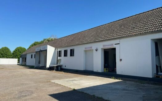 L LOCAL D'ACTIVITES de 600 m²