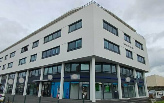L BUREAUX de 226.74 m²